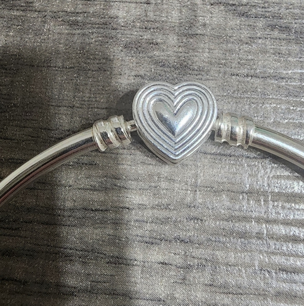 Pandora Radiating Heart Clasp Bangle Sterling silver - Picture 3 of 10